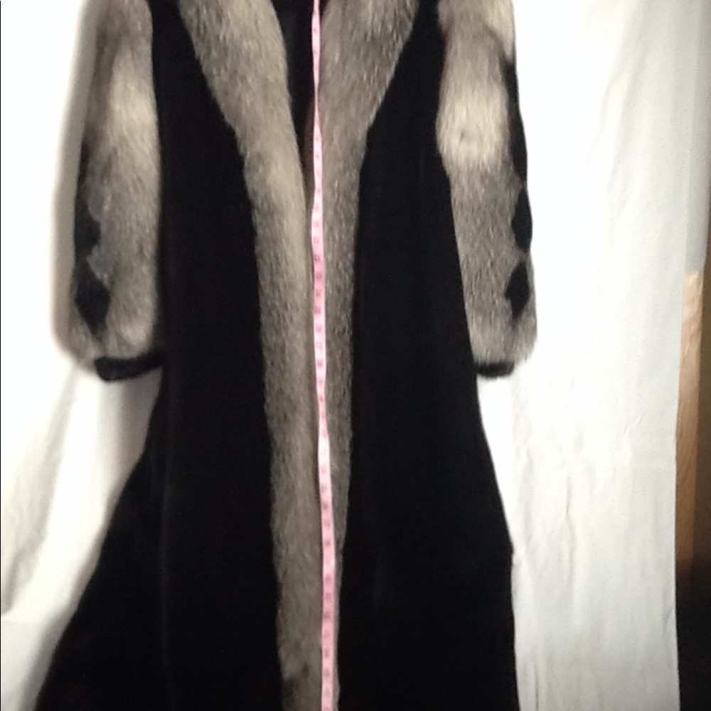 Fur Coat - Picture 5 of 9